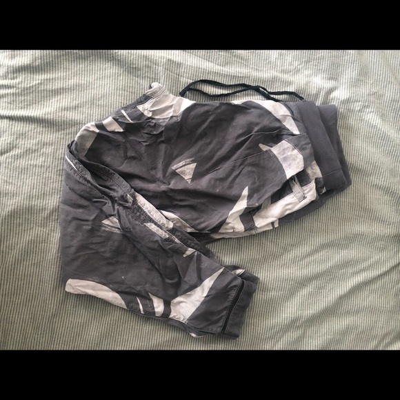 Lululemon joggers (no size - likely 2) - Picture 1 of 6